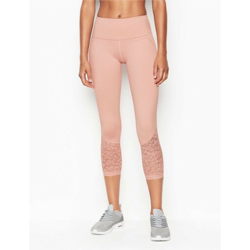 Victoria Sport Pink Leopard Print Knockout Capri